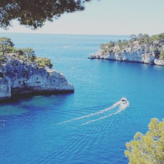 Calanque Port Pin Cassis

🇬🇧With my girlfriends I hiked the breathtaking calanque Port Pin in beautiful Cassis. It's a 35 minutes hike to a bay to cool down from your climb. What an impressive site!  Certainly do-able with kids from about 6 years old with good shoes (sometimes slippery) in the slightly more chilly morning ☀️.

🇨🇵Avec mes potes j'ai fait la rando vers la magnifique calanque Port Pin à Cassis. Une rando de 35 minutes vers une baie pour y chiller. Quel site exceptionnel ! Vraiment possible à faire avec des enfants +6 ans habillés en chaussures rando (parfois glissante) et surtout en matin ☀️.

#calanques #calanquedeportpin
#cassis #randonneesenfamille #randonnee #hikewithkids #hikinginprovence #cotebleue #icecoldwater #icewomen #provencewithkids #provenceenfamille #enfamille #withmygirls #girlsweekend #beautifulprovence #cetetejevisitelafrance #onatousbesoindusud